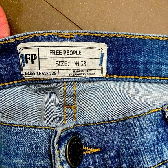 Free People high-rise jegging, raw hem sz 29 - Picture 3 of 6